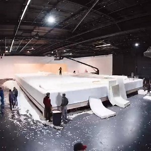 69K views · 2.7K reactions | Esta cama era real fue brutal !!!! I CAN’T GET ENOUGH!! Siempre elevando !!! @tainy @selenagomez @itsbennyblanco | J Balvin | Facebook