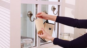 Amuille Wreath Hangers, 2 Pack Large Suction Cup Wreath Hooks, Removable Suction Cup Hanger for Front Door, Glass Window, Shower, Kitchen, Holds up to 18 lbs