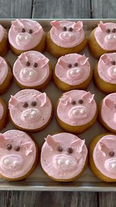 SQUEAL! We had the best time at Donnie's Donuts today celebrating #NationalDonutDay! They made piggy donuts just for us, and they were PIGTASTIC! Big 🐽out to the whole Donnie’s crew for being so hospigable. We donut know when, but we’ll be back!🐷💗🍩 #PrissyandPop 🎥: Tricia Phillippi | Priscilla the Mini Pig