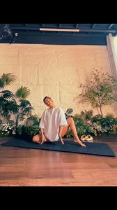 40K views · 453 reactions | Đoạn này múa nhá, đoạn sau cô Yoga nhá. Này thì quên bóng chàng nhá  Khổng Thị Xuân | Yogi Xuân | Facebook