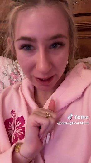 Anna 🎀 (@xxxangelcakesxxx)’s videos with original sound - Anna 🎀