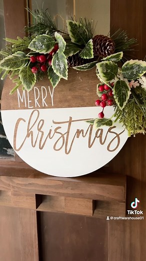 Merry Christmas circle door signs are easy to create! #craftwarehouse #christmas #craftstore #pnwstore #diychristmasdecor #christmasdecor #diychristmascrafts #frontsoorsign | Craft Warehouse