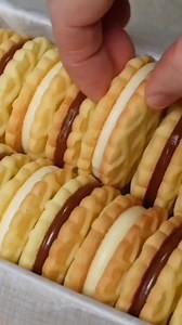 82K views · 1K reactions | Delicious Caramel Cream Cookies 殺 cookie...