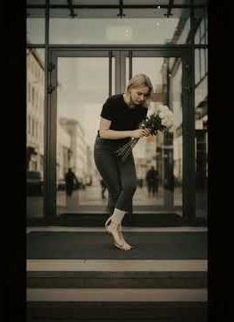 Barefoot pretty blonde girl in the city dirty soles #barefoot #barefootgirls