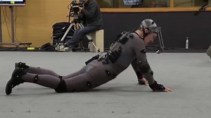Benedict Cumberbatch doing mocap for Smaug in 'The Hobbit: The Desolation of Smaug' | Frame