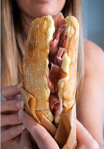 Breastfeeding Cravings: 🥖🧀🧈🐽🥖 I’ve been wanting to whip brie for FOREVER. They say you can’t have brie while you’re pregnant, but most of it’s pasteurized so it’s really nbd. Room temp prosciutto on the other hand… that’s frowned upon lol So, was REALLY looking forward to a big mouthful of not-heated-up prosciutto. Then, I remembered that ham and butter baguette sandwiches were a thing, and I’m like WHIPPED BRIE BUTTER?! Yes. And thus, the whipped brie butter and prosciutto baguette sandwic