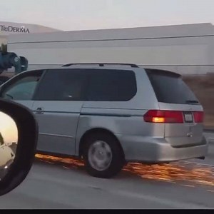 Kiedy ciężko jest podjąć decyzję, czy jechać do pracy samochodem, czy jednak motocyklem? | Apex Clan