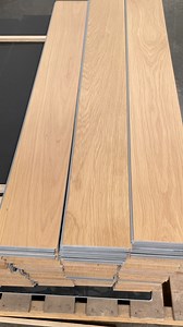 The strength of our natural oak SPC flooring lies in its ability to offer lighter and softer color options. In addition to our standard color offerings, we also provide a comprehensive selection of customizable color options. Work with your design team to select the perfect hue that aligns with your unique style and vision. #naturalwoodfloors #architecture #oakwoodfloor #interiordesign #woodflooring #herringbone #interiordesigner #chevron | Holzer Floor | Facebook