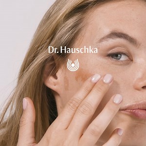 Highlight dine bedste træk med Lip to Cheek blushstick i farven gold. | Dr. Hauschka