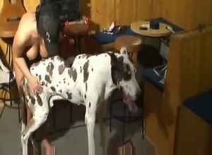 Woman gets her big ass pounded by a dog xxx