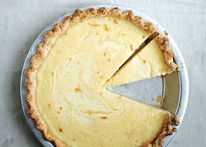 550 reactions · 155 shares | A perfectly-crimped pie crust is what sets the professionals apart from the amateurs. | Bon Appétit Magazine | Facebook
