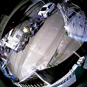 #RHC Hombre detenido en horas tempranas en Coxen Hole ya había sido grabado por cámara de seguridad robando baterías de motos en el Suampo de Coxen Hole. | Roatán Hable Claro