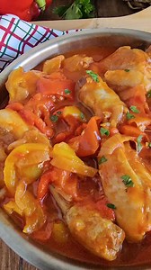 10K views · 257 reactions | Pollo con i peperoni  piatto tipico romano 朗 è troppo buono e facilissimo! Da mangiare freddo è pazzesco! Ricetta completa qui https://blog.giallozafferano.it/lacucinadivane/ricetta-pollo-con-i-peperoni-alla-romana/ | La cucina di Vane di Vanessa Gizzi | Facebook