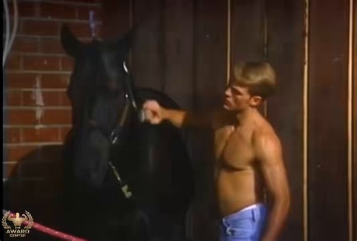 RT @TheAwardCenter1: 🐎 The new stable boy has a fat juicy bubble butt I need to plow! 🐎 ⭐️🍆 Jeff Stryker 🆚🔛 Derek Cameron 🍑 ⭐️ Derek Came…