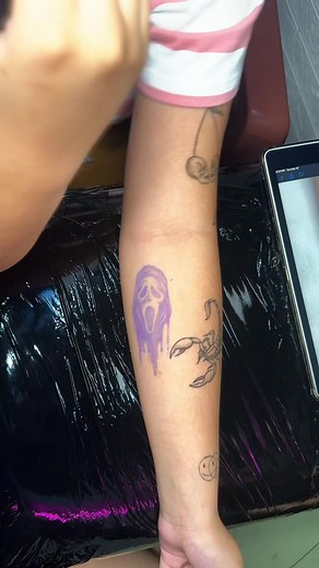 Scream/ Scary Movie inspired tattoo #bernardshand #pasaytattooshop #pasaytattooartist #AffordableTattoo #qualitytattoo #TattooArtistNearMe #tattooshopnearme #tattooartist #tattooshop #philippinetattooartist #phtattoo #tattooideas #tattoodesigns #tattooart #tattooed #gotinked #piercernearme #piercingshopnearme #piercingartist #solidinklover #mrmarcusorganic #tattoovideo #fbviralvideo | Bernard's Hand