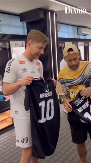 17 reactions |  O americano Jimmy Donaldson, conhecido como MrBeast...