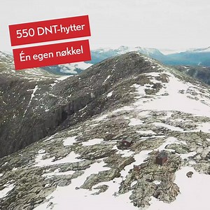 Vasstindbu ligger magisk til midt i fjellheimen – i noe av de mest spektakulære fjellområdene Norge har å by på. -Simon 🌲 | Den Norske Turistforening (DNT)