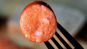 Debreceni kolbászokat teszteltek: minőségi és jelölési hiba is bőven akadt