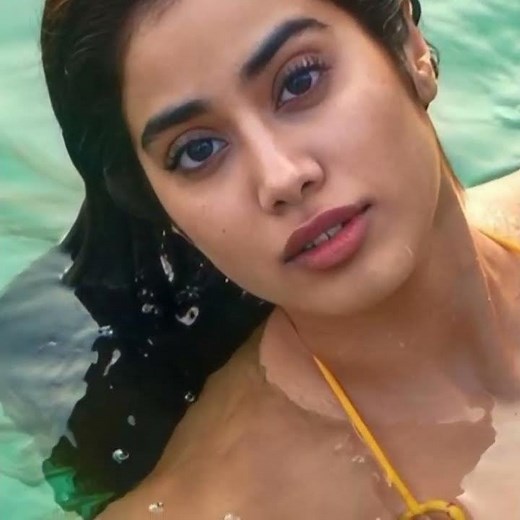 YUG SAMACHAR. janhvi Kapoor shared sizzling pics hot. 🤩😙#shorts #janhvi Kapoor
