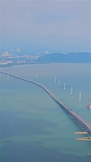 🇲🇾🇲🇾🇲🇾 The magnificent beauty of Penang Bridge seen from above Credit to @theroytravels #ASEANurbanist | ASEAN urbanist