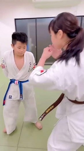 内なる強さを練習する #突き技 #karate #突き #技紹介 #コツ #格闘技 #ミット打ち #テクニック #キックボクシング #kyokushin #空手