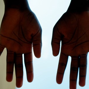 31K views · 232 reactions | Nägel sauber? Nichts in der Hand, womit du dich selbst oder andere verletzen kannst? Dann bist du bereit für Liebes Kind, jetzt ansehen. | Netflix | Facebook