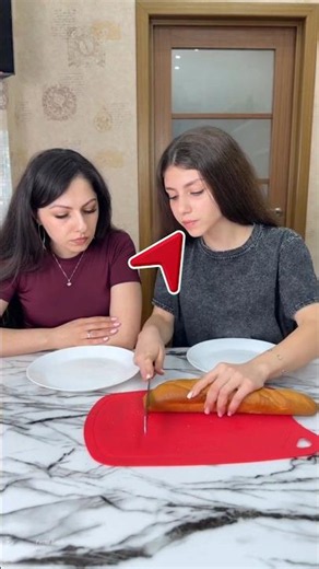 "Tit for Tat: When Mom’s Lesson Went Viral! 😂🍕"#fact