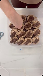 Decorate Nutella bueno cupcakes with me 😍 🌰 🍫 | Cakes-A-Daisy