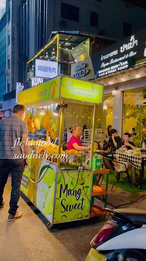 Street Food Night Market #vientiane #laos #travel #tourism #shopping #food #เที่ยวลาว #เที่ยวลาวดว้ยตัวเอง #เที่ยวคนเดียว #เวียงจันทน์ | Lao Food