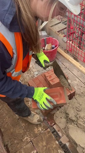 Brickwork today :)🧱 #bricklaying #construction #femalebricky #apprentice #bricktok #femalebricklayer #girlswholay