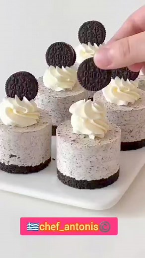 Delicious Oreo Mini Cakes 🍰 Cake Rings 2 x 2 inch Preparation 75g oreo biscuit crumbs 40g melted butter Stir evenly Pour into mold Freeze for 10min 250g whipping cream 15g sugar Beat until thick Make👇 Gelatine liquid 50g hot milk 5g gelatine add into the cream stir well add 40g crushed oreo biscuit stir well Pour the cream into mold freeze for 30min Cream Decorate 250g whipping cream 30g powdered sugar stir well Decorate Oreo cookies #highlight #cheesecake #cake #dessert #foryouシ #reelsvideoシ 