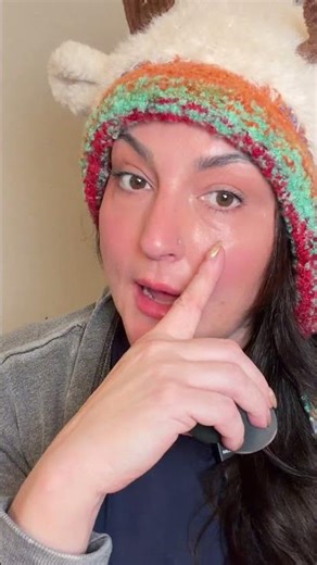 How to use setting powder to blur your under eyes and camouflage hollows under the eyes