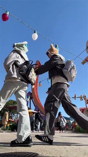 Taking great photos at Disneyland with your partner 💕 | #bl #bltiktok #lgbt #gay - BL Couple