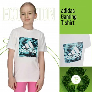 adidas Gaming mekana dječja unisex lifestyle majica napravljena je od mekane pamučne tkanine i pružiti će vašoj klincezi udobnost bilo da ide u školu ili na školsko igralište! Pronađi je u #SportVision trgovinama ili na web shopu ➡ https://bit.ly/3EuQGOh | Sport Vision Hrvatska