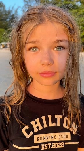 Alina Fashion influencer kid model | content reels creator on Instagram: "Кто тут??? Поставьте любой смайл 💓💓💓 Пытаюсь понять, летом кто-то есть в инстаграм? Или это мое долгое отсутствие сыграло на активность на странице?"