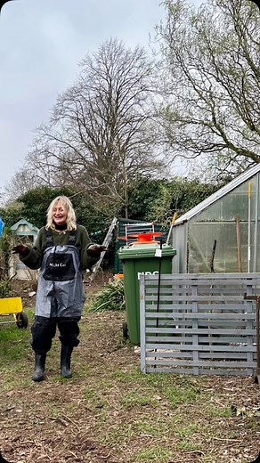 Nothing glam about cleaning out the side mooring 🤣 the waders 🤣🤣🤣 #lifeoutside #outdoorliving #lifeoutsidethebox #outdoorlife #simpleliving #outdoors | Ness Abbit