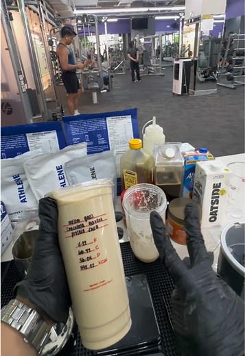 quick and easy! 🤭🥤 📍@Anytime Fitness Glorietta 5 #proteinbreak #proteinshake #gym