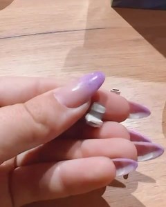 Suporte de Carregamento Wireless F-180 O suporte de carregamento wireless, permite que coloque o telemóvel na vertical ou então na horizontal. Apto para dispositivos com carregamento wireless Vantagens do Produto: ✅ Ideal para colocar na secretária ou perto da cama; ✅ Pode colocar o telemóvel na vertical ou na horizontal; ✅ podem usar e abusar para todos os telemóvel android com entrada larga e pequena e iPhone Também para telemóvel com carregamento inteligente Características: - Cor: Branco - E