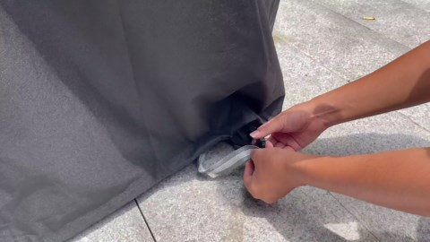 Round Patio Table Cover with Umbrella Hole - 24" Dia x 28" H (Cover Size，NOT Table Size) Heavy Duty Waterproof 600D Oxford Fabric Outdoor Lawn Patio Furniture Covers