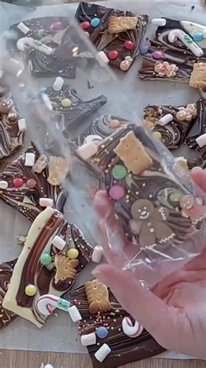 Unwrapping Sweet Surprises: DIY Chocolat-de Noël Magic! 🍫🎄 Dive into the chocolatey wonderland of DIY Chocolat-de Noël! Because who needs Santa when you can be your own chocolatier? Stirring up cocoa dreams and sprinkling holiday cheer, one chocolate at a time! 🎅🍫✨ Credit: Ladouceurdevivre_49 | COOCO