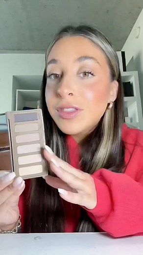 The Naked 2 Basics Eyeshadow Palette: an OG and a staple in every makeup bag. We love her, and so does @_allieross_ 💖 Shop online or in-store at @ultabeauty! | Urban Decay Cosmetics