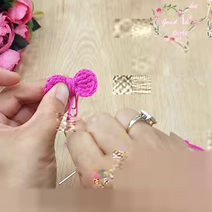 A great crocheted bookmark idea that you can make with paper clips #knitting #crochet | Good idea girls