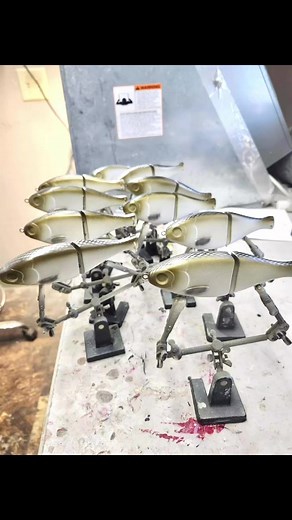 Jig Shack Tungsten Weights and Custom Painted crankbaits Laying Paint on the Scottsboro Tackle Company Sogeki Glide🤙 #scottsborotacklecompany #sogekiglide | Scottsboro Tackle Company