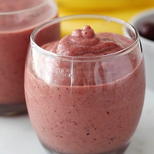 An amazing cherry banana smoothie you will enjoy as a breakfast treat or mid-day snack! Kids and adults will love it>> https://www.madetobeamomma.com/cherry-banana-smoothie/ | Made to be a Momma