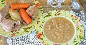 Las ollas de cocción lenta están de moda. ¿Tienes una? La autora del blog COCINANDO A FUEGO LENTO te muestra cómo usarla para hacer un cocido para chuparse los dedos.