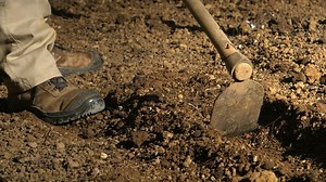 Rural Man Using Grub Hoe Plow: стоковое видео (без лицензионных платежей), 31527097 | Shutterstock