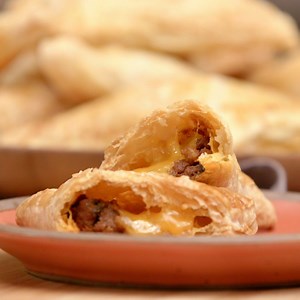 #ad Use Sargento® Reserve Series™ 18-Month Aged Cheddar Shreds to take your weeknight dinner to the next level! You can eat gourmet any day of the week with Jen Phanomrat's easy, cheesy chorizo empanadas. | Tastemade