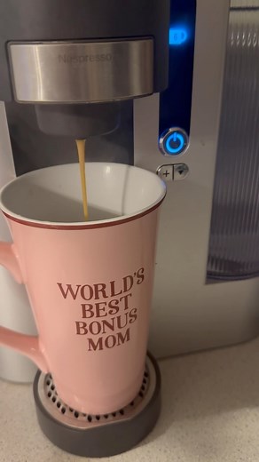 Whether it’s a fresh cup of coffee or hot latte, the Deluxe Coffee Machine will satisfy your coffee cravings in the comfort of your home. Brew coffee your way by using the ground coffee insert, Nespresso® Pod insert, or Keurig® -approved K-Cup® Pod insert. I love being able to make my own blend at home🧋! | Mandy Sherbourne’s Pampered Chef