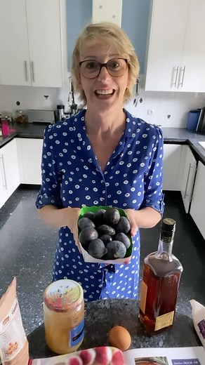 C’est magni-figue 😂 French almond tart with figs using ready-made puff pastry. EASY RECIPE from my 2nd book, Teatime in Paris. Even more recipes on MadAboutMacarons.com #figtart #figrecipes #almondtart #puffpastryrecipes #quickrecipes #frenchdesserts #frenchtarts #goutertime | Jill Colonna - Mad About Macarons Paris