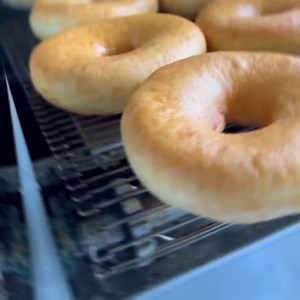 Craving for hot, fresh-off-the-line glazed donuts? Get 'em now! Head over to P. Donuts NHA Buhangin branch or to our newest Branch in Toril! We’re glazing freshly made batches of your favorite donuts all day. ❤ Also available for delivery on Grab Food and Foodpanda. | P. Donuts